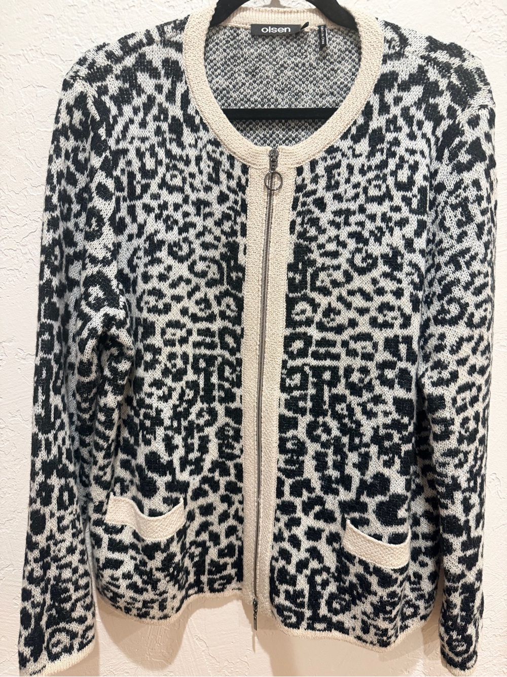 Olsen Black & Cream Zip-Front Patterned Knit Jacket